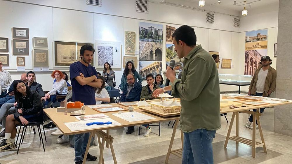 Պանելային քննարկում