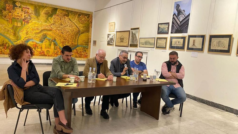 Պանելային քննարկում